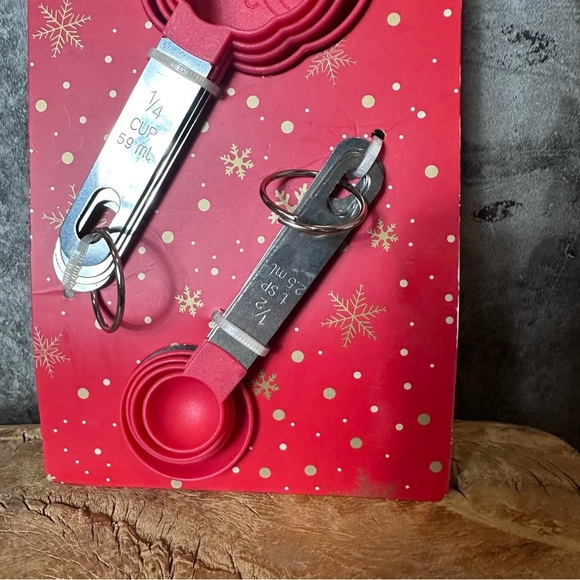 Cook with Color 8 Piece Measuring Cup and Spoon Set – Santa - Picture 2 of 6